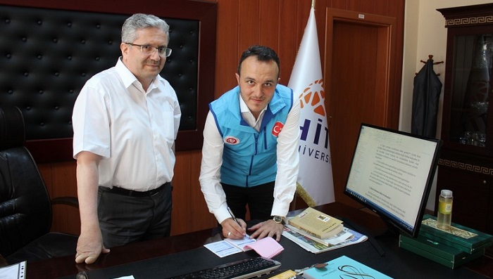 İLAHİYAT DEKANINDAN KURBAN BAĞIŞI
