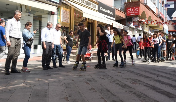 GENÇLERİN TALEPLERİNE DUYARSIZ KALMADI