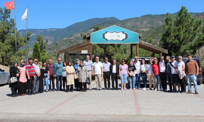 GAZETECİLER OĞUZLAR ALTINKOZ’DA STRES ATTI