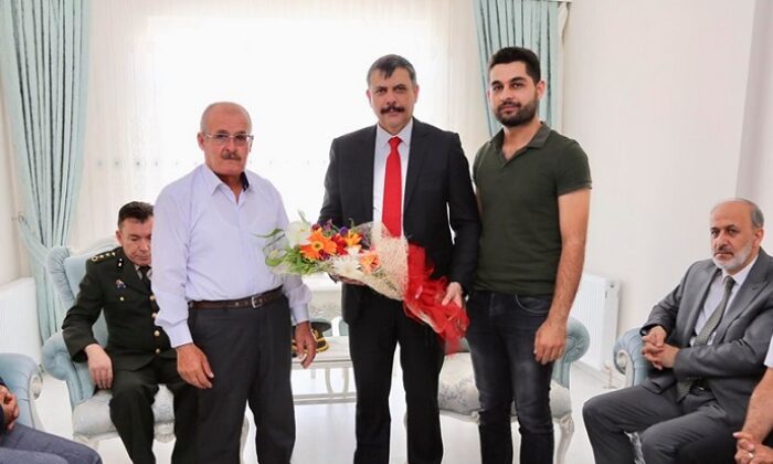 PROTOKOL ŞEHİT AİLELERİNİ ZİYARET ETTİ