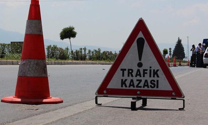 YOLDAN ÇIKARAK KAMYONA ÇARPTI
