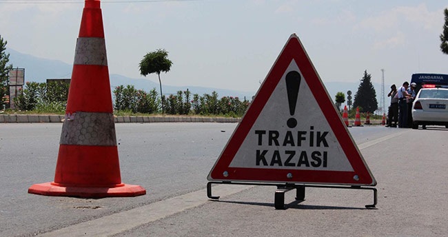 YOLDAN ÇIKARAK KAMYONA ÇARPTI