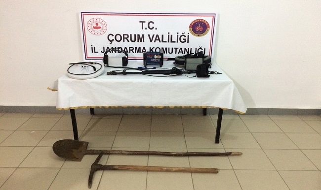 KAÇAK KAZI YAPAN 2 KİŞİ SUÇ ÜSTÜ YAKALANDI