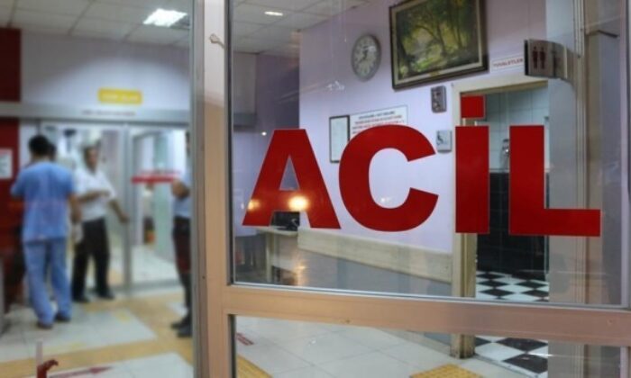 MOTOSİKLET İLE MİNİBÜS ÇARPIŞTI:1 YARALI