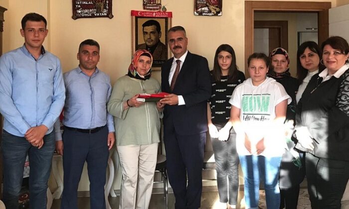 ŞEHİT VE GAZİ AİLELERİNİ ZİYARET ETTİLER