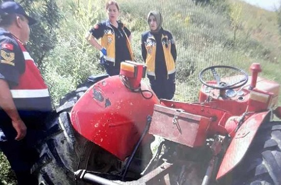 TRAKTÖR KAZASINDA AĞIR YARALANDI