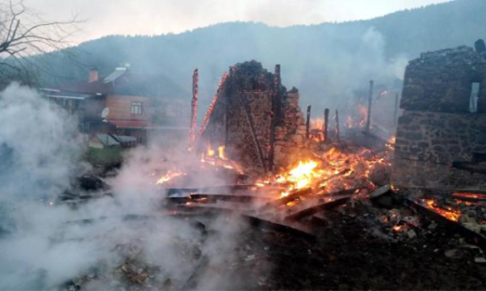 SORKUN KÖYÜNDE 7 EV TAMAMEN YANDI