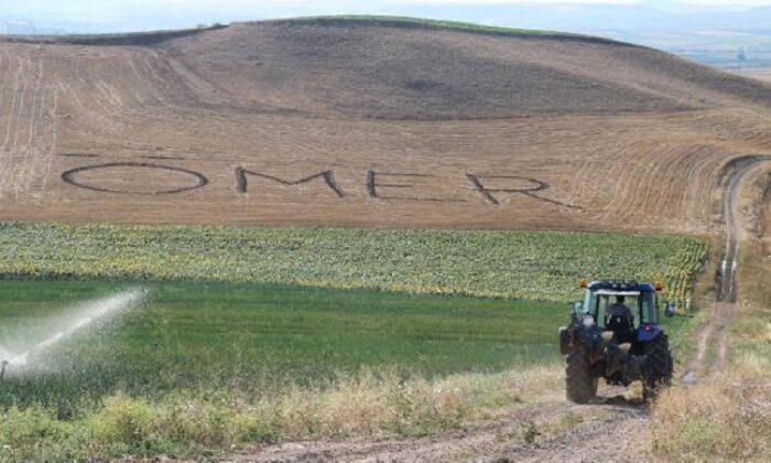 KARDEŞİNİN ADINI TARLAYA YAZDI