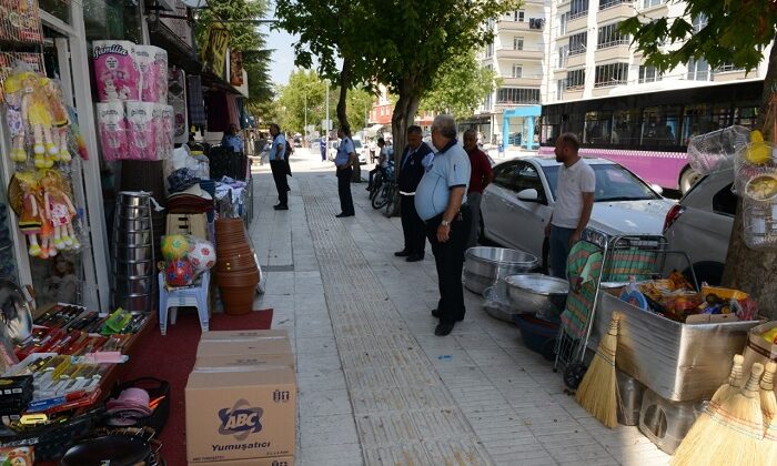 BELEDİYE’DEN KALDIRIM İŞGALİ DENETİMİ
