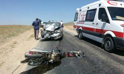 OTOMOBİL İLE MOTOSİKLET ÇARPIŞTI: 1 ÖLÜ