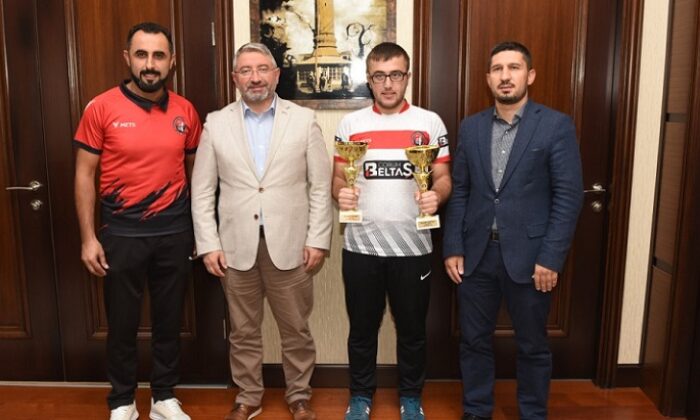 BALKAN ŞAMPİYONUNDAN BAŞKAN’A ZİYARET