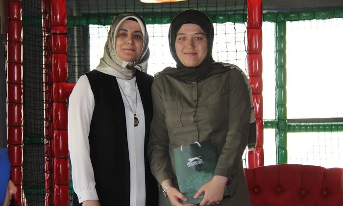 NAZLI GÜL BAŞARISIYLA ÖRNEK OLMALI