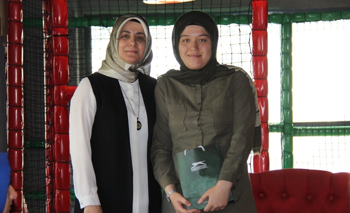 NAZLI GÜL BAŞARISIYLA ÖRNEK OLMALI