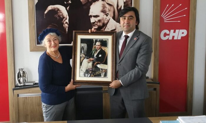 CHP’NİN 96. YIL ANISINA ATATÜRK PORTRESİ