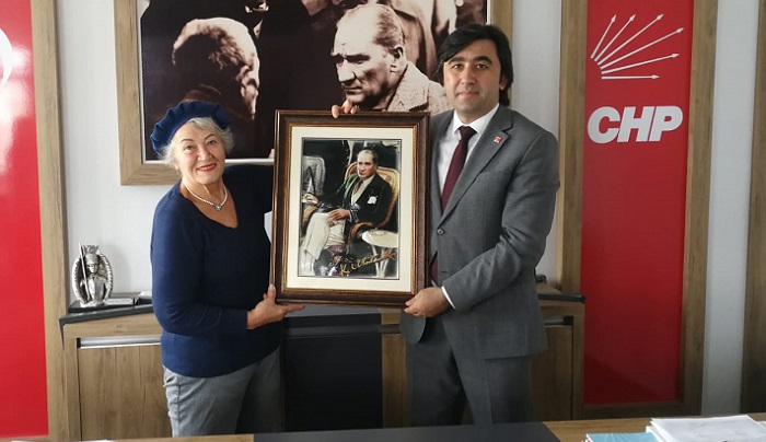 CHP’NİN 96. YIL ANISINA ATATÜRK PORTRESİ