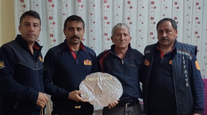 EMEKLİ MESLEKTAŞLARINI ZİYARET ETTİLER