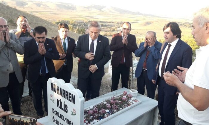 ŞEHİT POLİSİN MEZARINI ZİYARET ETTİLER
