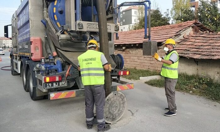 KANALİZASYON HATLARI RUTİN TEMİZLENİYOR