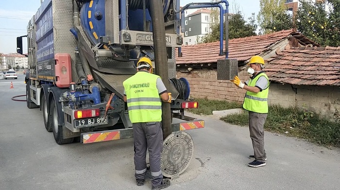 KANALİZASYON HATLARI RUTİN TEMİZLENİYOR