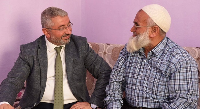 BAŞKAN’DAN YAŞLILARA ANLAMLI ZİYARET