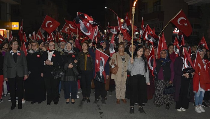 COŞKULU BÜYÜK CUMHURİYET YÜRÜYÜŞÜ