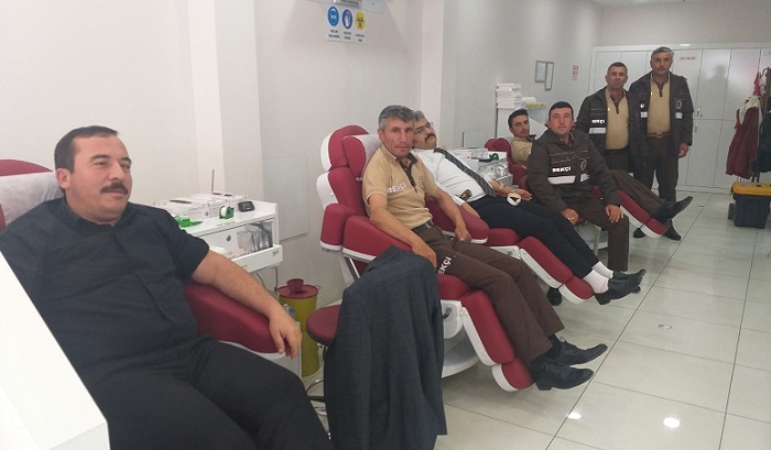 DUA ETTİLER VE KAN VERDİLER