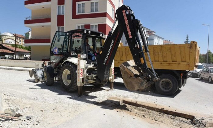 ALBAYRAK CADDESİNDE HUMMALI ÇALIŞMA
