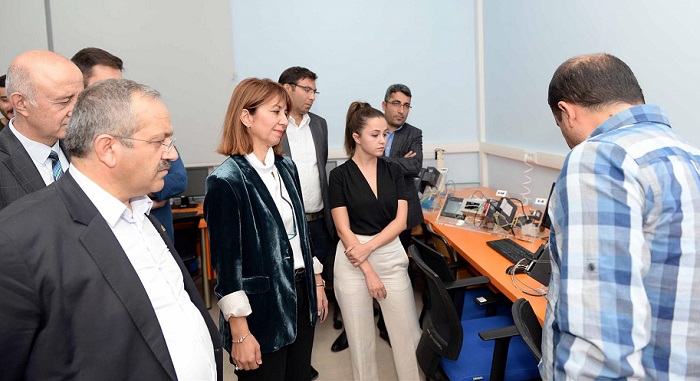 MÜHENDİSLİK FAKÜLTESİNE LABORATUVAR DESTEĞİ