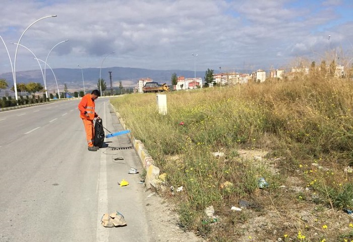 ÇEVRE YOLUNDA TEMİZLİK ÇALIŞMASI