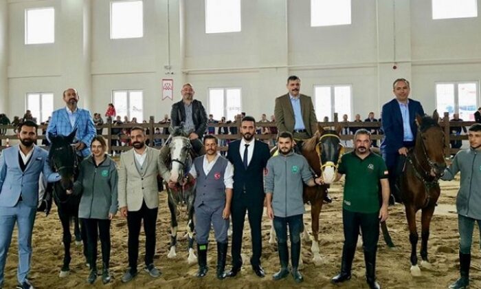 BELEDİYE’NİN BİNİCİLİK TESİSİ HİZMETE AÇILDI
