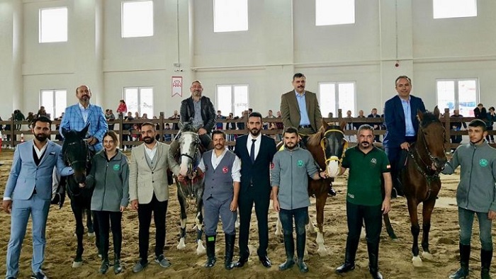 BELEDİYE’NİN BİNİCİLİK TESİSİ HİZMETE AÇILDI