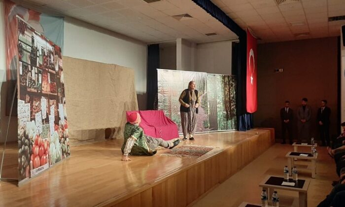 ÇOCUKLAR İÇİN KELOĞLAN SAHNELENDİ