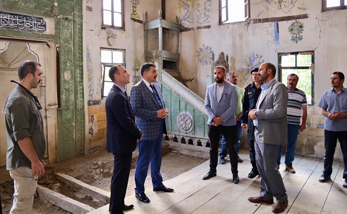 VALİ TARİHİ CAMİYİ YERİNDE İNCELEDİ