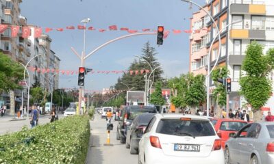 KAVŞAKLARDA YEŞİL FLAŞ UYGULAMASI SONA ERDİ