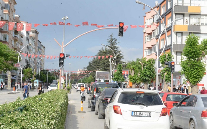 KAVŞAKLARDA YEŞİL FLAŞ UYGULAMASI SONA ERDİ