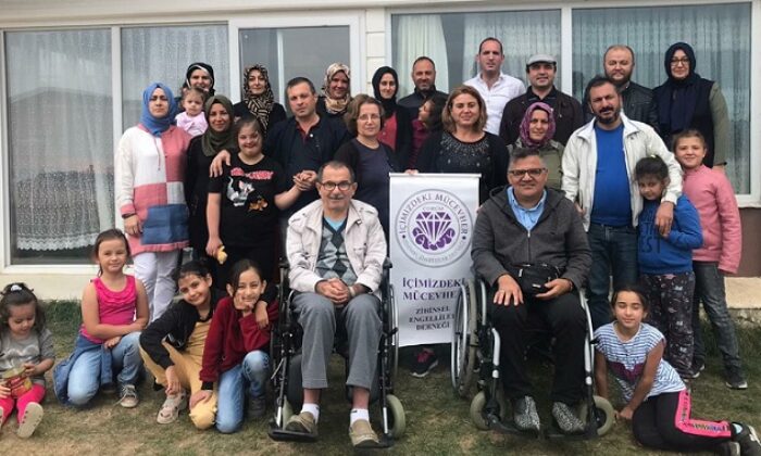 BAŞKAN ENGELLİ DERNEKLERİNİ AĞIRLADI