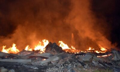 KÖYDEKİ YANGINDA EV TAMAMEN YANDI