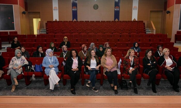 ANNE ÜNİVERSİTESİNDE DERSLER BAŞLADI