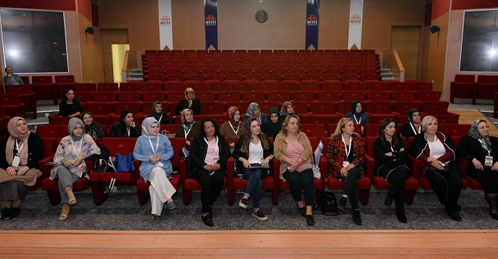 ANNE ÜNİVERSİTESİNDE DERSLER BAŞLADI
