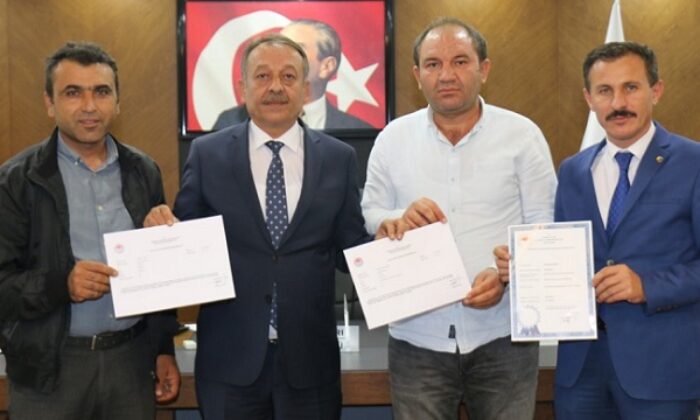 ÇORUM’DA İKİ ÇİFTLİK BU BELGEYİ ALDI