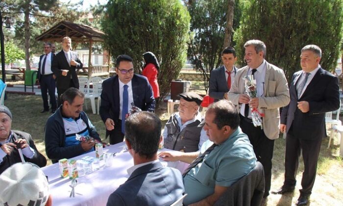 YAŞLILAR GÜNÜ ETKİNLİKLERLE KUTLANDI