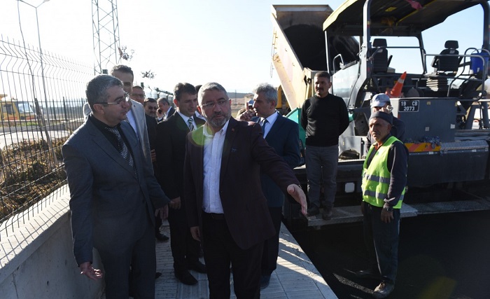 BAŞKAN ASFALT ÇALIŞMALARINI İNCELEDİ