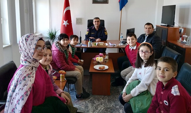 JANDARMA BAŞARILI ÖĞRENCİLERİ AĞIRLADI