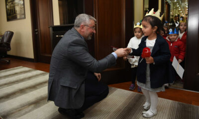 MİNİKLERDEN BAŞKAN AŞGIN’A ZİYARET