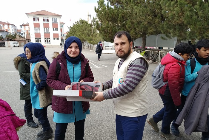 CANSUYU DERNEĞİNDEN ÖĞRENCİLERE YARDIM