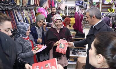 BAŞKAN KADINLARA NUTUK HEDİYE ETTİ