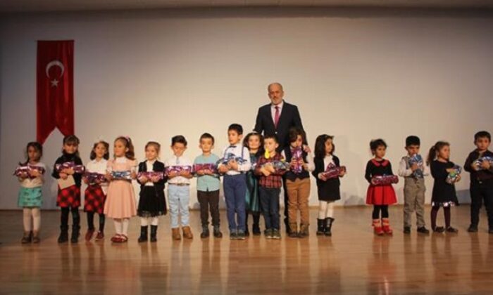 MİNİKLER EZBERE HADİS OKUMADA YARIŞTILAR