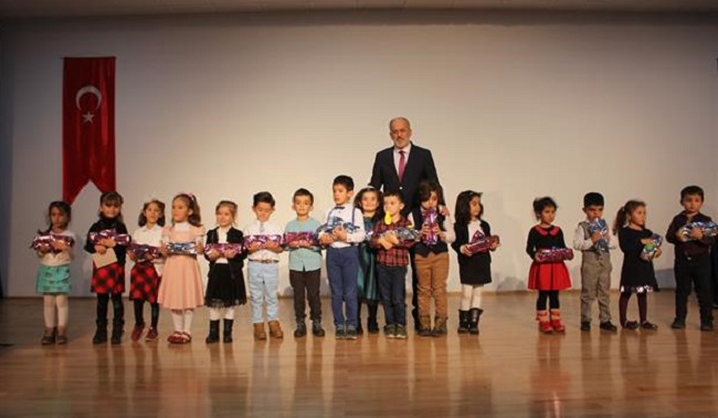 MİNİKLER EZBERE HADİS OKUMADA YARIŞTILAR
