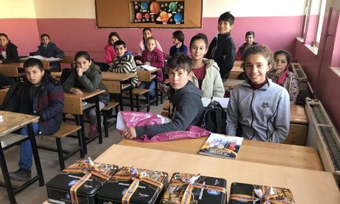 BELEDİYE 3 OKULA LEBLEBİ GÖNDERDİ