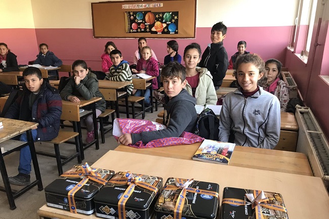 BELEDİYE 3 OKULA LEBLEBİ GÖNDERDİ